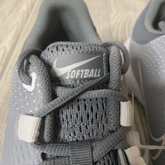 Nike Hyperdiamond 4 Pro MCS Molded Softball Cleats Womens 10 Gray DC8990-012 New - Picture 4 of 10